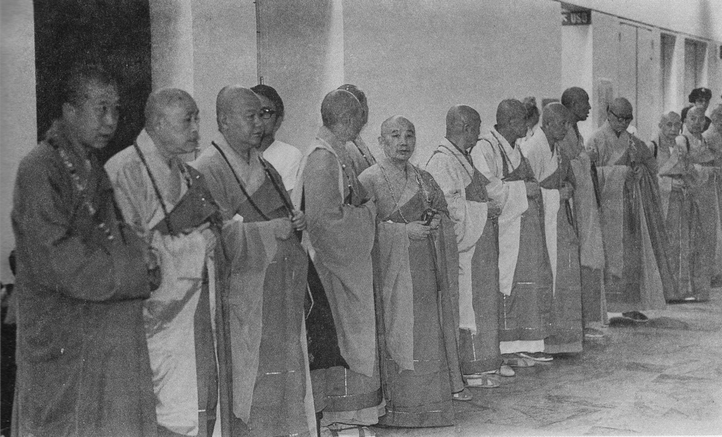 �ŤƦѩM�|�l������M��2 - ���Ĥۤ� �Y�����EIn Memory of the Venerable Master Hsuan Huan - Transformation of a Bodhisattva,