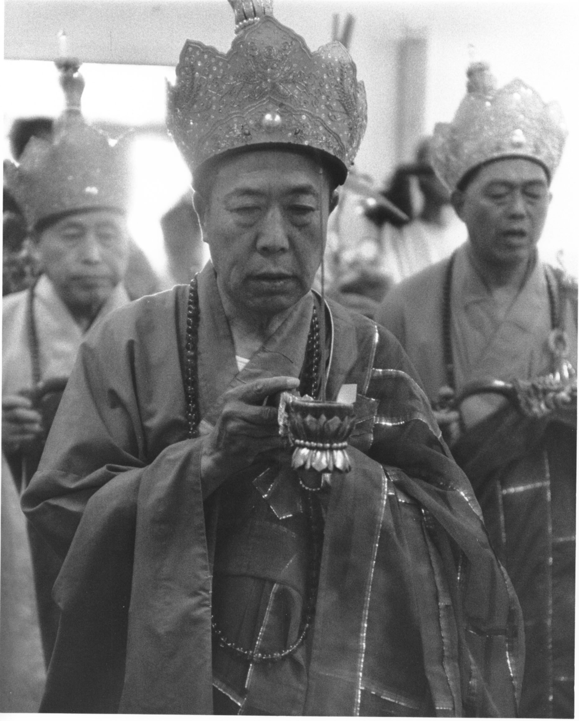 �ŤƦѩM�|�l������M��2 - ���Ĥۤ� �Y�����EIn Memory of the Venerable Master Hsuan Huan - Transformation of a Bodhisattva,